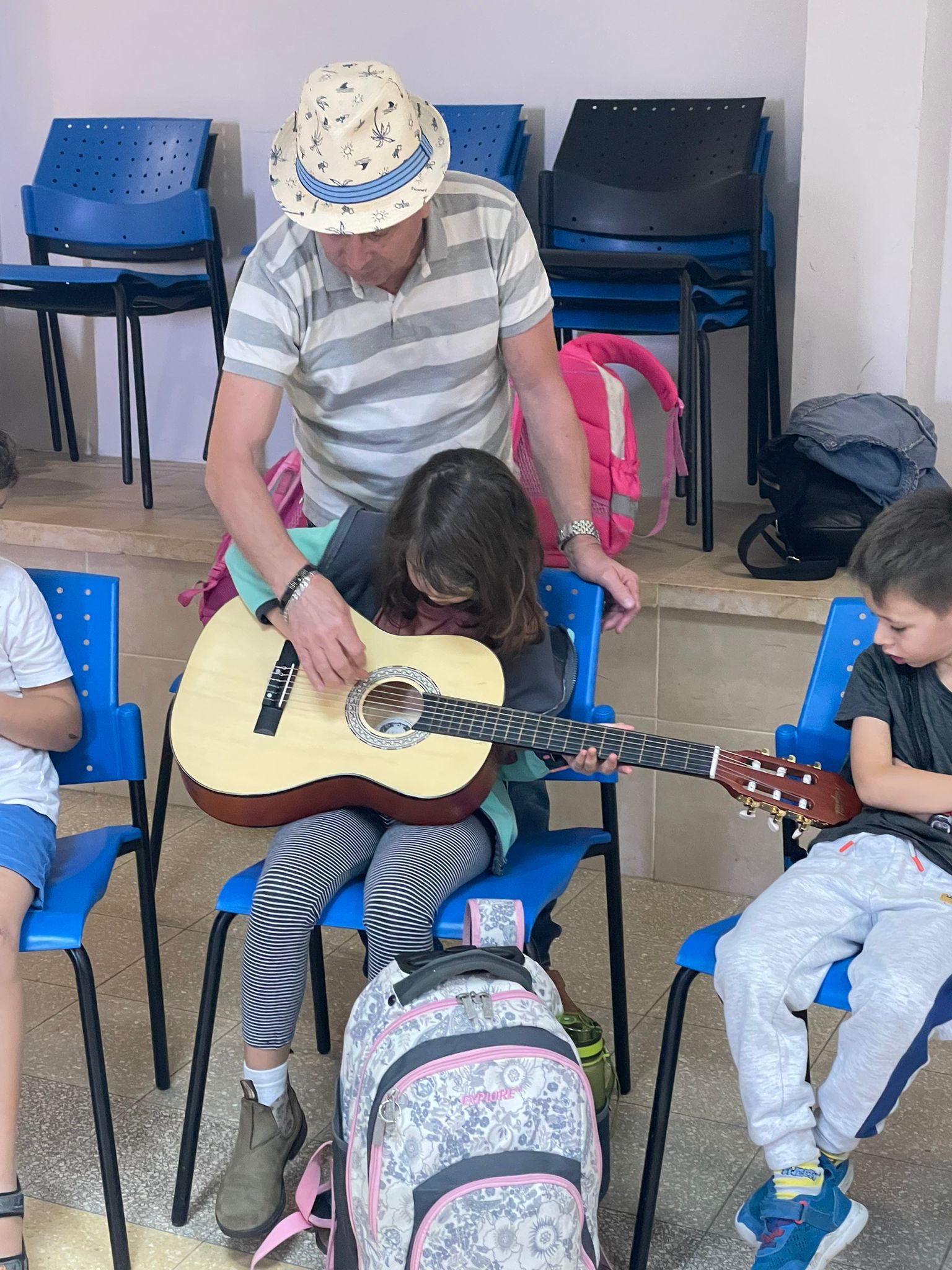 בית ספר מנגן - שיעור נגינה קבוצתי
