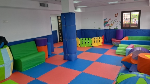 משחקיית בית לנדאו ילדים משחקים (2).jpg